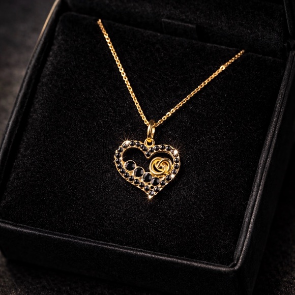 AUTHENTIC GUCCI SIGNED HEART NECKLACE-BLACK STONE CHARM-18kPLATED CHAIN ELEGANT - Picture 4 of 5